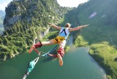 米乐登录-C罗莱万40分钟疯狂对飙，巅峰对决比分悬殊胜负难料